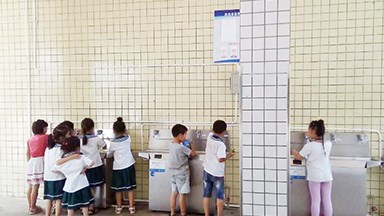 長沙縣啟動中小學校直飲水系統工程3委員聯名提案12萬學生受益